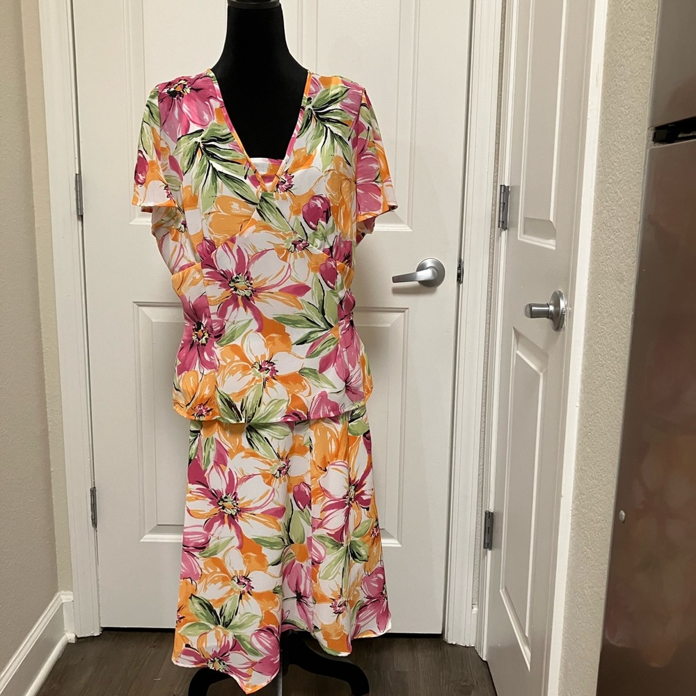 Emma James short sleeve blouse & skirt. Bright colors size 14